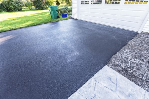 Cost of Blacktop Driveway Service in Oakland