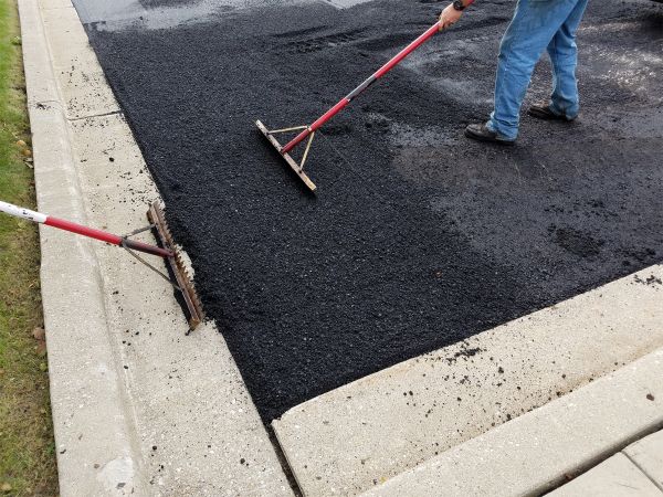 Cost of Asphalt Driveway Service in Oakland